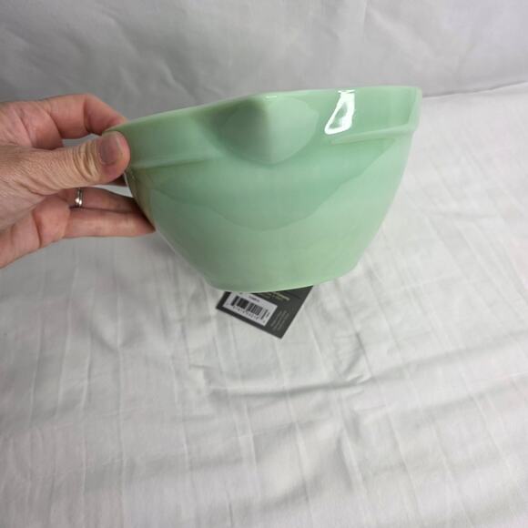 Jadeite Glass Collection Green Glass Mixing Bowl With Handle  1.25 QT - Chipped - Picture 10 of 12
